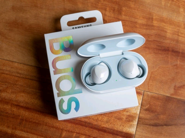 GALAXY BUDS WHITE 4